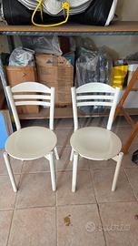 Coppia di sedie in legno bianche panna