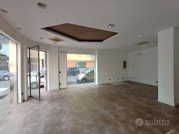 Due locali commerciali in zona centro