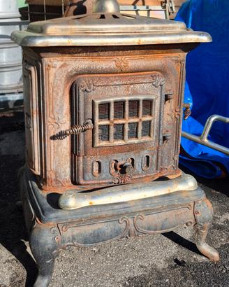 stufa in ghisa vintage 
