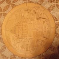 2 piatti decorativi con rilievi