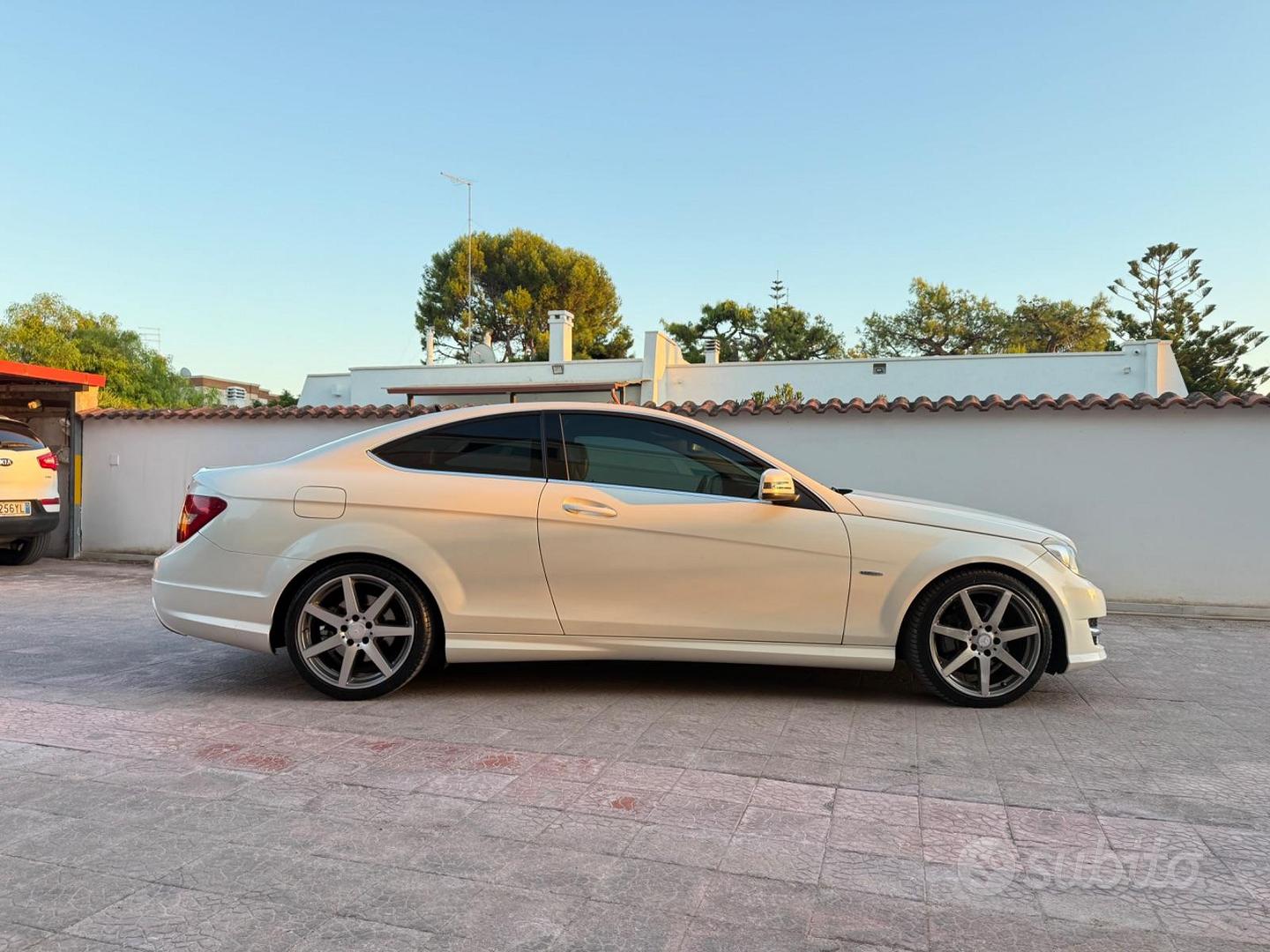 Mercedes-Benz C250 Coupe 2012 photo 2