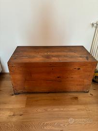 Baule vintage in legno.