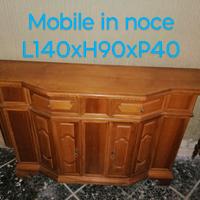 mobile in legno di noce 