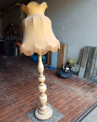 Lampada vintage con piantana 