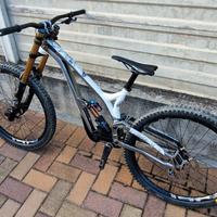mtb downhill Commencal supreme world edition V4
