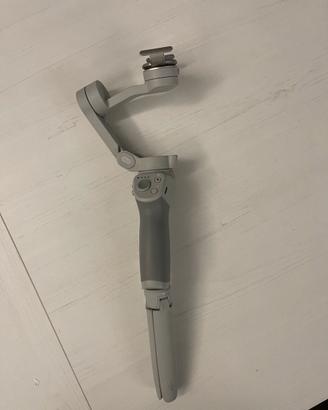 DJI osmo 4 con treppiedi stabilizzatore