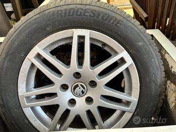 Pneumatici invernali Bridgestone e Cerchi in lega