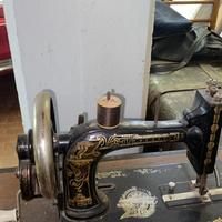 Macchina per cucire antica