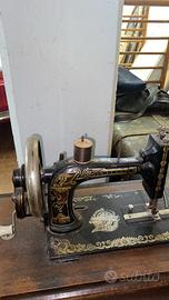 Macchina per cucire antica