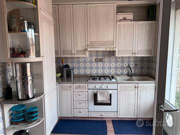 Cucina completa di elettrodomestici