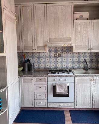 Cucina completa di elettrodomestici