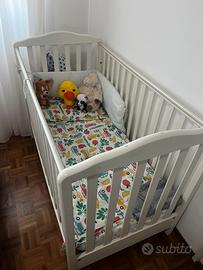 Lettino con sponda regolabile e cassettone