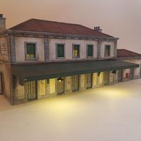 VENDUTO Stazione Fs 1/87 illuminata treni