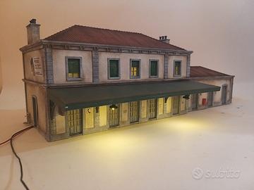 VENDUTO Stazione Fs 1/87 illuminata treni