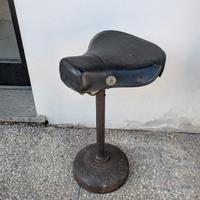 Sgabello in ferro con sella Innocenti vintage 