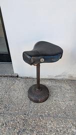 Sgabello in ferro con sella Innocenti vintage 