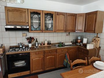 Cucina in legno di rovere massello