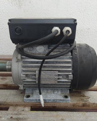 120A MOTORE ELETTRICO 380V CON TRASFORMATORE 220V 
