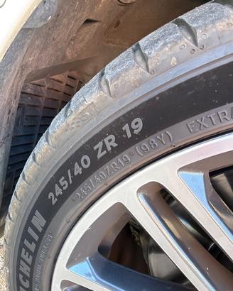 Gomme 245/40/19