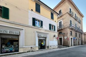 NEGOZIO A GIULIANOVA