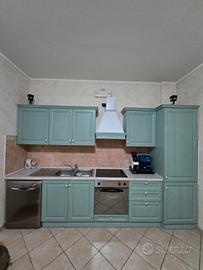 Cucina completa con elettrodomestici