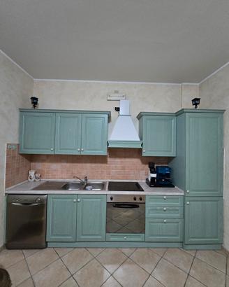 Cucina completa con elettrodomestici