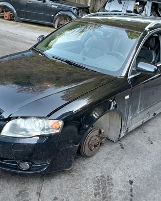 AUDI A4 2006 SOLO PER RICAMBI