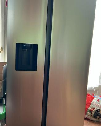 Frigorifero Side by S. Serie
8000 635L RS68A854CSL