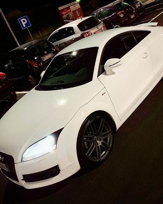 Audi TT S-LINE
