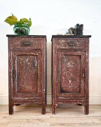 coppia comodini in patina antica