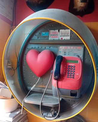 cabina e telefono vintage