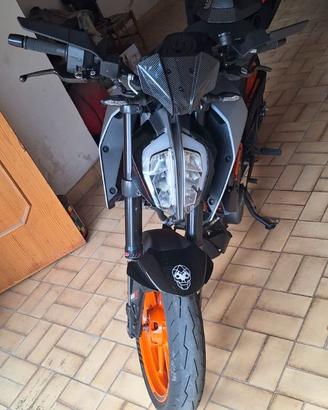KTM Duke 390 - 2023 + Tutti i pezzi originali