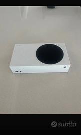 Xbox Serie S con 2 controller e 5 giochi