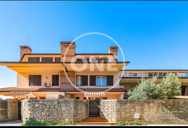 Villa Bifamiliare al centro di Pomezia