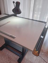 Tavolo da disegno professionale con Tecnigrafo