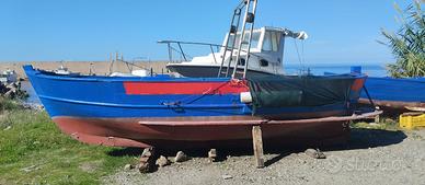 Barca in legno 6m-motore vm 26cv-pronta a navigare