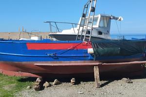 Barca in legno 6m-motore vm 26cv-pronta a navigare