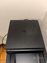 PS4 Slim come nuova,inclusi 25 giochi.