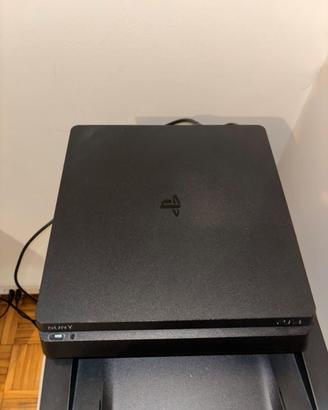 PS4 Slim come nuova,inclusi 25 giochi.