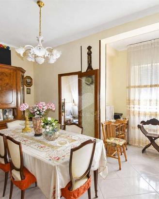Ex alloggio popolare 100 mq circa piano rialzato