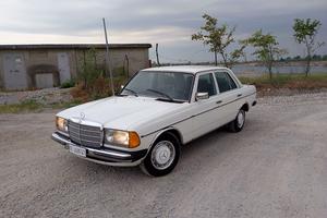 Mercedes w123 200 benzina
