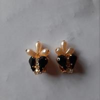 Orecchini a clip con pietre nere e oro