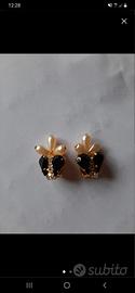 Orecchini a clip con pietre nere e oro
