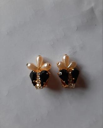 Orecchini a clip con pietre nere e oro