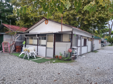 Roulotte con bungalow presso campeggio Oasi