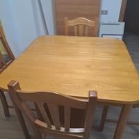 Tavolo allungabile con sedie