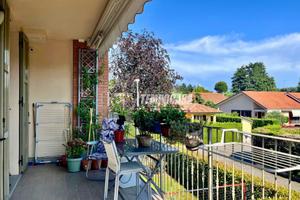 LUMINOSO TRILOCALE SU DUE LIVELLI CON BOX E CANTIN