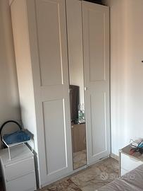 Armadio ikea con cassetti e ripiani
