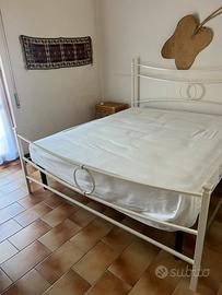 Letto matrimoniale in ferro