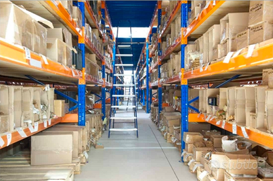 Imprenditore valuta azienda da acquisire